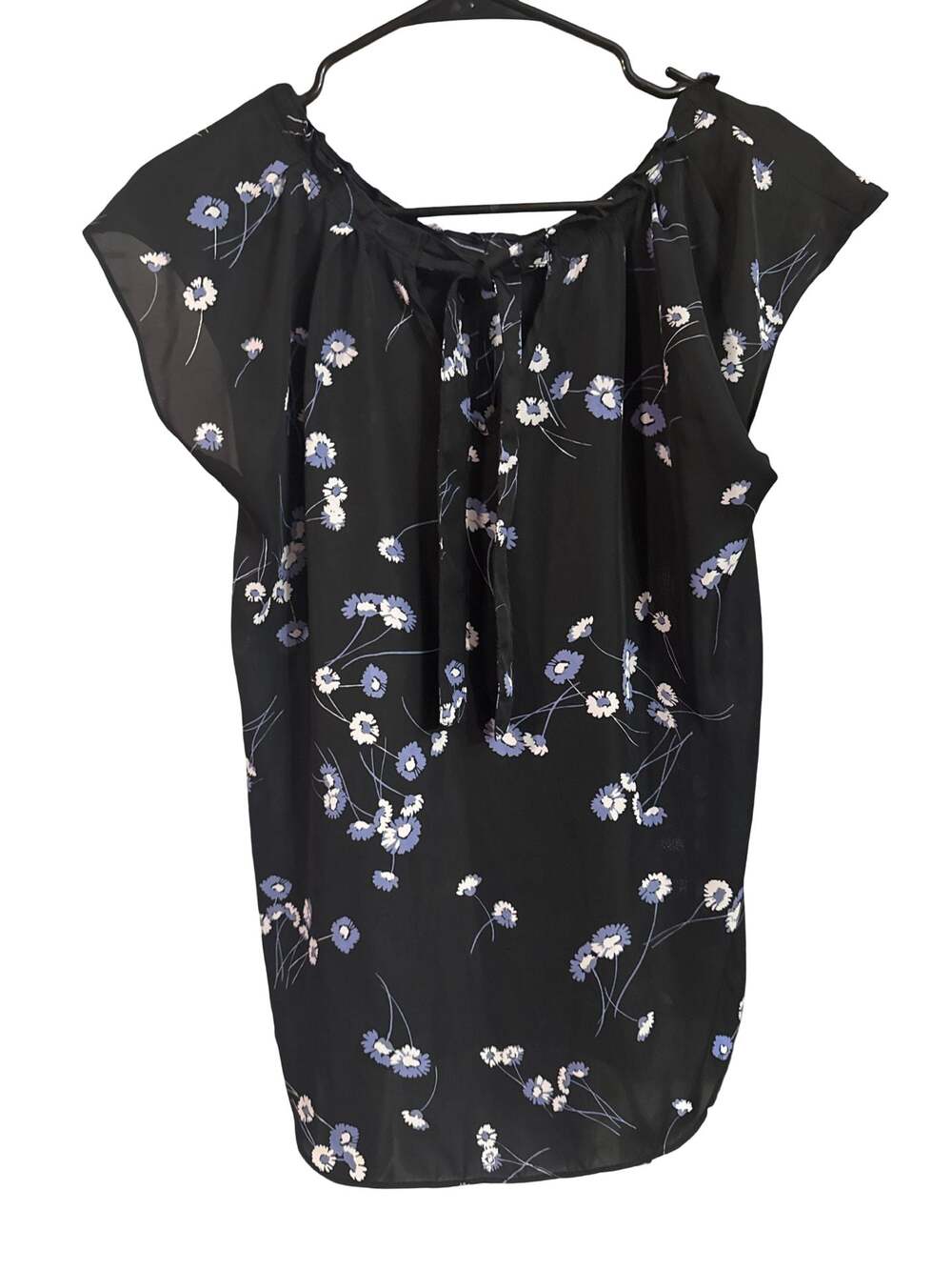 LC Lauren Conrad Black Floral Cap Sleeve Pleated Tie-Back Blouse - Picture 2 of 3